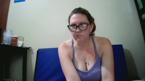 Snapshot of fuzzypeaches87 chatting on July 12, 4:53 pm fuzzypeaches87 online show from July 12, 4:53 pm
