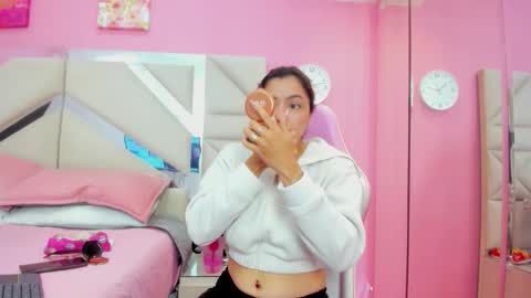 Snapshot of gabby_monroe chatting on April 24, 3:09 am Gabby online show from April 24, 3:09 am