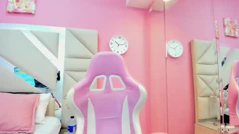 Snapshot of gabby_monroe chatting on April 28, 4:17 am Gabby online show from April 28, 4:17 am