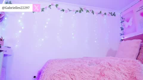   online show from April 11, 9:19 pm