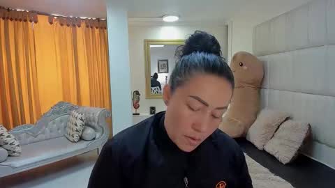 gabriela online show from February 5, 1:27 pm