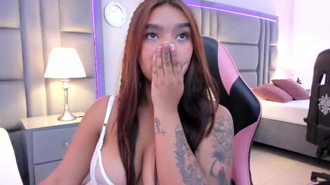 gabymoreau online show from May 13, 8:06 pm