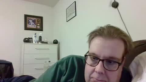 Snapshot of garyg930 chatting on April 26, 2:53 am Gary online show from April 26, 2:53 am
