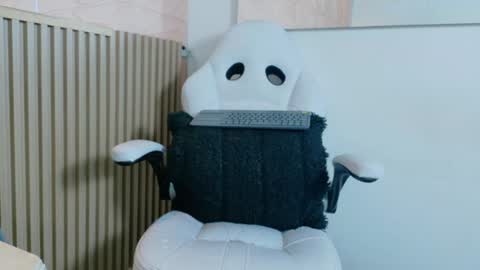 gaviluc_ online show from June 13, 12:36 pm