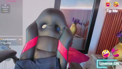 gaviluc_ online show from July 31, 2:38 pm