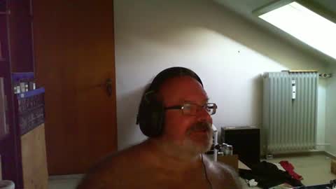 Snapshot of gbstoni chatting on July 22, 4:15 am gbstoni online show from July 22, 4:15 am