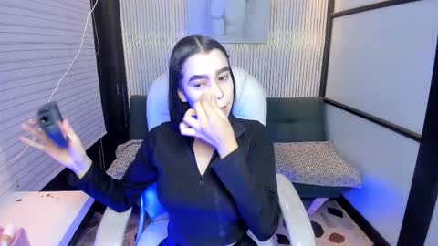 Snapshot of gemmabrown_ chatting on February 9, 12:53 pm gemmabrown_ online show from February 9, 12:53 pm