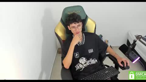 Snapshot of gendo_05 chatting on July 9, 9:52 pm GENDO online show from July 9, 9:52 pm
