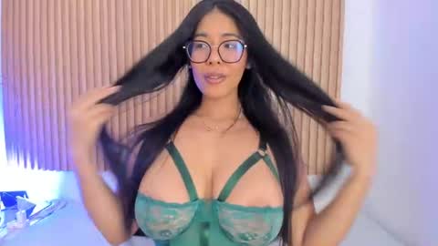 Snapshot of genesisruiz chatting on July 5, 10:44 am online show from July 5, 10:44 am