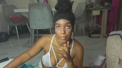 georgiss_ online show from June 5, 5:03 am