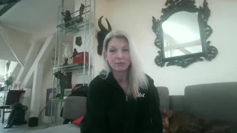 germansweety online show from April 4, 1:08 pm