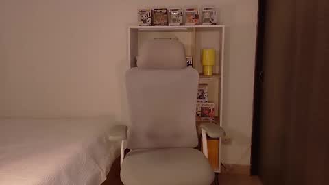 Im Jenn Next stream Monday - start -5 GMT online show from February 19, 9:00 pm