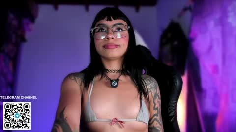 Snapshot of ghostlydolll chatting on June 6, 5:39 pm Sara online show from June 6, 5:39 pm