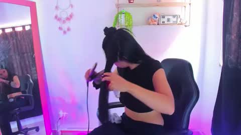 Snapshot of gia_contii chatting on February 5, 6:23 pm giaaaa online show from February 5, 6:23 pm