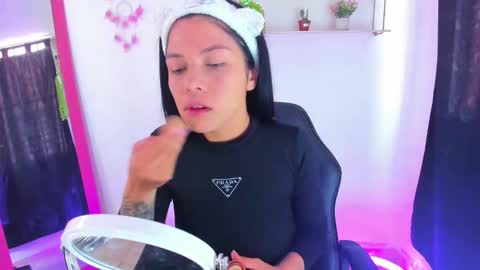 Snapshot of gia_contii chatting on February 16, 6:48 pm giaaaa online show from February 16, 6:48 pm