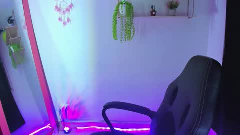 Snapshot of gia_contii chatting on March 15, 12:27 am giaaaa online show from March 15, 12:27 am