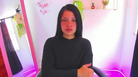 giaaaa   online show from May 5, 6:49 pm