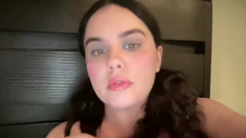 Snapshot of gia_is_horny chatting on December 7, 5:26 am The Queen of Squirt online show from December 7, 5:26 am