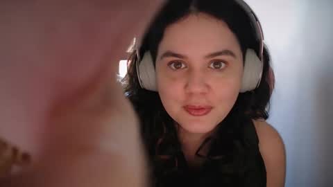 Snapshot of gia_is_horny chatting on December 11, 5:37 pm The Queen of Squirt online show from December 11, 5:37 pm