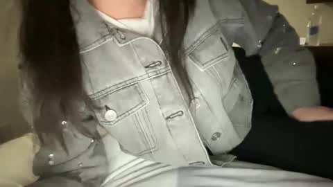 Snapshot of gia_is_horny chatting on February 18, 2:59 am The Queen of Squirt online show from February 18, 2:59 am