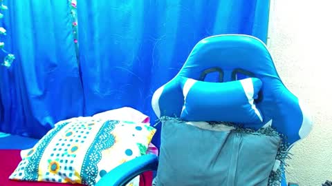 Gia  online show from April 8, 11:37 pm