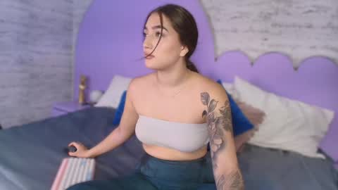 Snapshot of giaa_ross chatting on April 22, 7:37 pm Gia online show from April 22, 7:37 pm