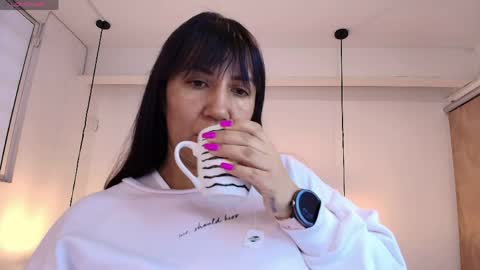 G I A  FOX online show from April 12, 12:43 pm