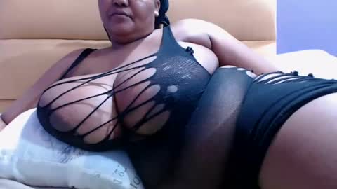 Snapshot of gianttitts chatting on June 24, 8:30 pm gianttitts online show from June 24, 8:30 pm