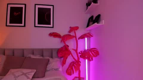 GIGI online show from March 28, 6:13 am