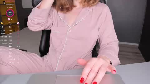 gigihadd online show from March 27, 6:40 pm