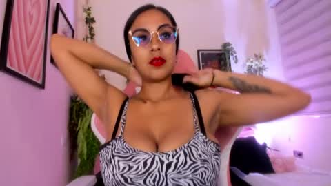 giisell online show from May 9, 12:32 pm