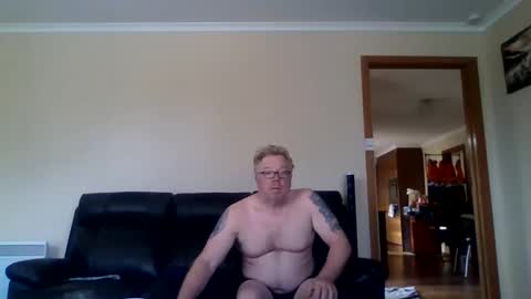 gimmmieoooo online show from May 31, 1:36 am