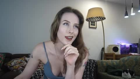 Snapshot of gin_and_juice_ chatting on February 2, 7:29 am Suki online show from February 2, 7:29 am