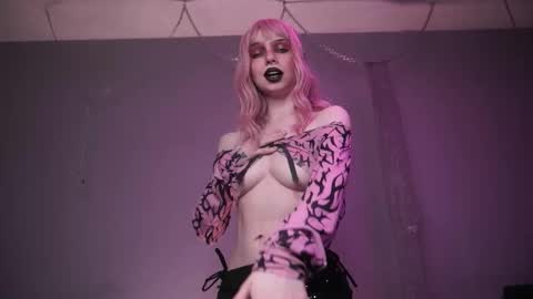        im expecting 350 thumbs up on my altar   online show from February 13, 10:28 pm