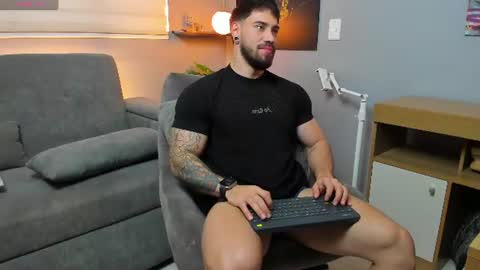 Snapshot of giorgio_leone2 chatting on July 2, 10:38 pm Giorgio leone online show from July 2, 10:38 pm