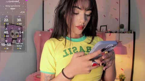 Snapshot of giovanna_oliveira chatting on February 9, 4:25 am Giovanna online show from February 9, 4:25 am