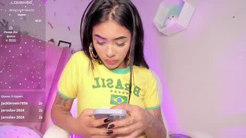 Snapshot of giovanna_oliveira chatting on February 9, 8:54 am Giovanna online show from February 9, 8:54 am