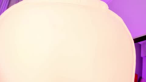 Snapshot of giovanna_oliveira chatting on September 17, 6:15 am Giovanna online show from September 17, 6:15 am