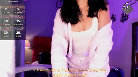 Snapshot of giovanna_oliveira chatting on October 22, 6:24 am Giovanna online show from October 22, 6:24 am