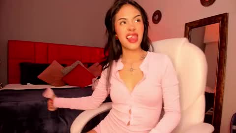 Snapshot of giovanna_oliveira chatting on February 6, 4:50 am Giovanna online show from February 6, 4:50 am