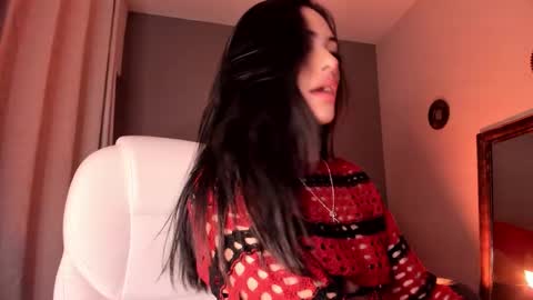 Snapshot of giovanna_oliveira chatting on February 8, 6:17 am Giovanna online show from February 8, 6:17 am