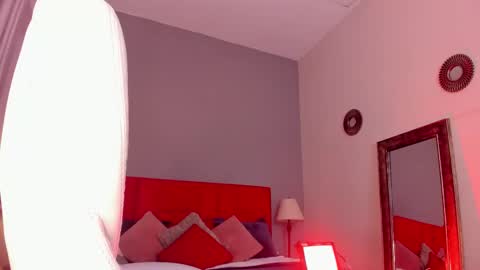 Snapshot of giovanna_oliveira chatting on February 9, 5:33 am Giovanna online show from February 9, 5:33 am