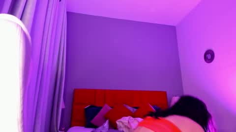 Snapshot of giovanna_oliveira chatting on February 22, 4:35 am Giovanna online show from February 22, 4:35 am