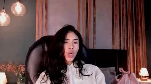 Snapshot of giovanna_oliveira chatting on February 26, 5:06 am Giovanna online show from February 26, 5:06 am