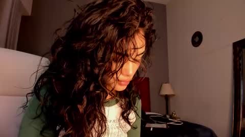 Snapshot of giovanna_oliveira chatting on February 27, 6:13 am Giovanna online show from February 27, 6:13 am