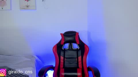 Snapshot of giraldo_cns chatting on April 5, 2:20 am Natii online show from April 5, 2:20 am