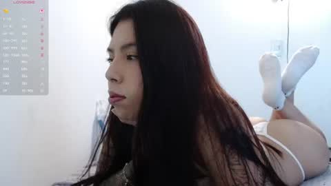 Snapshot of girl_honey_ chatting on June 27, 8:36 pm Aleja online show from June 27, 8:36 pm