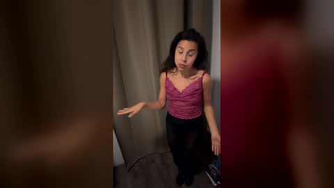 Snapshot of girldulce045 chatting on February 17, 10:38 pm girldulce045 online show from February 17, 10:38 pm