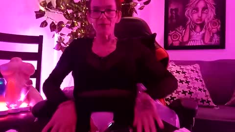 girls227445638252 online show from May 28, 6:00 am