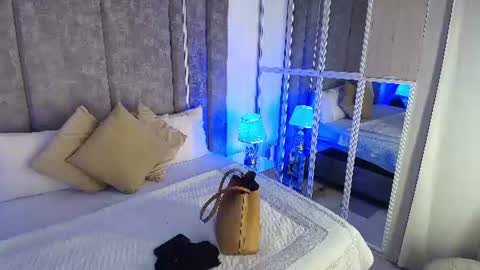     online show from July 21, 10:39 am